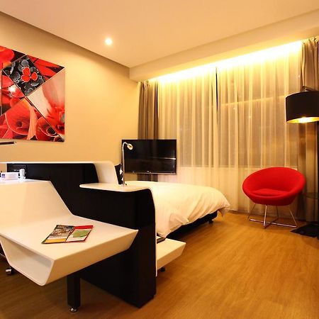 Tangram Hotel Beijing Exterior photo